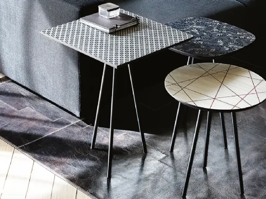 Tavolino in acero serigrafato e base in acciaio Kaos di Cattelan Italia