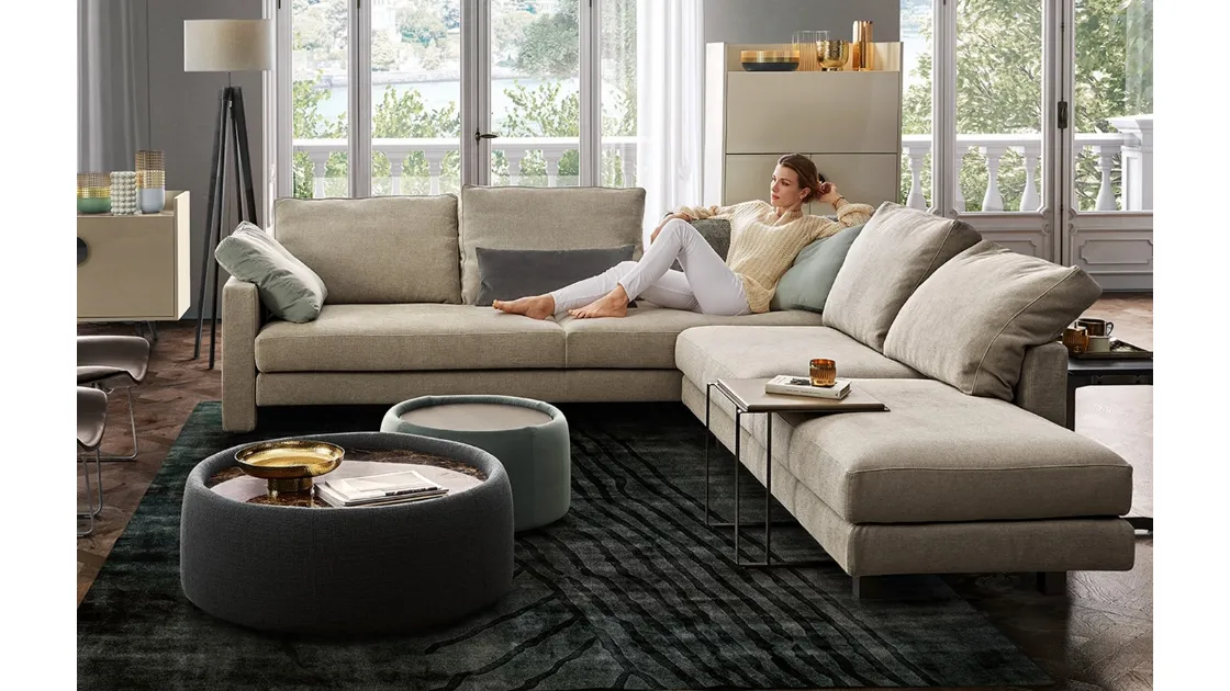 Pouf Tavolino Cubic in tessuto con top in marmo o legno Cubic di Dema