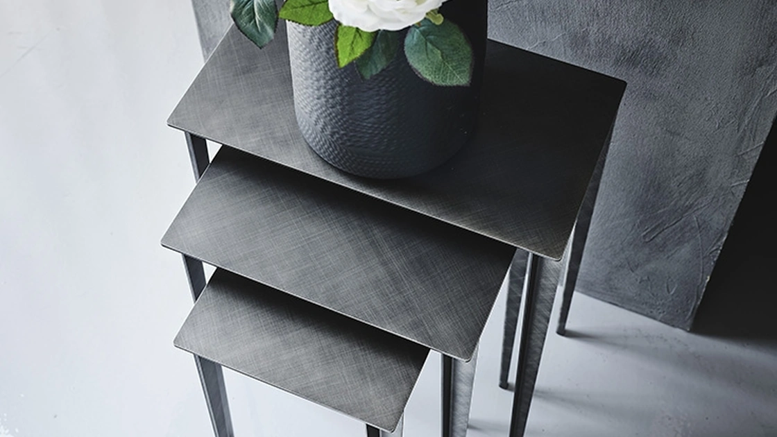 Tavolino Brushed Grey con parti in ottone Spillo di Cattelan Italia