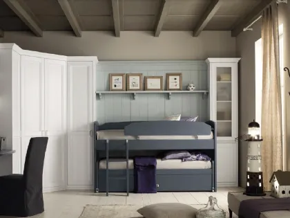 Cameretta in legno con cabina armadio mini castello N15 Nuovo Mondo a tre letti, di cui due scorrevoli di Scandola