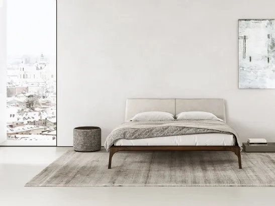 Letto in legno con testiera rivestita in ecopelle Relevè di Presotto
