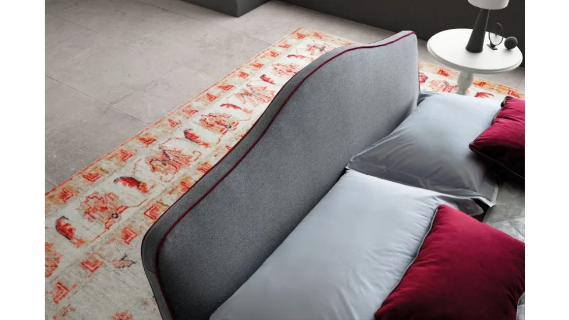 Letto in tessuto imbottito con testiera sagomata Rosa di Le Comfort