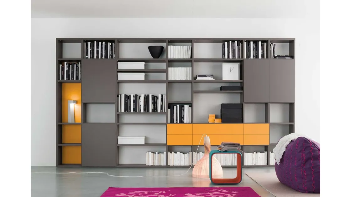 Libreria da parete in laccato opaco componibile e personalizzabile dal design moderno e minimal di Clever