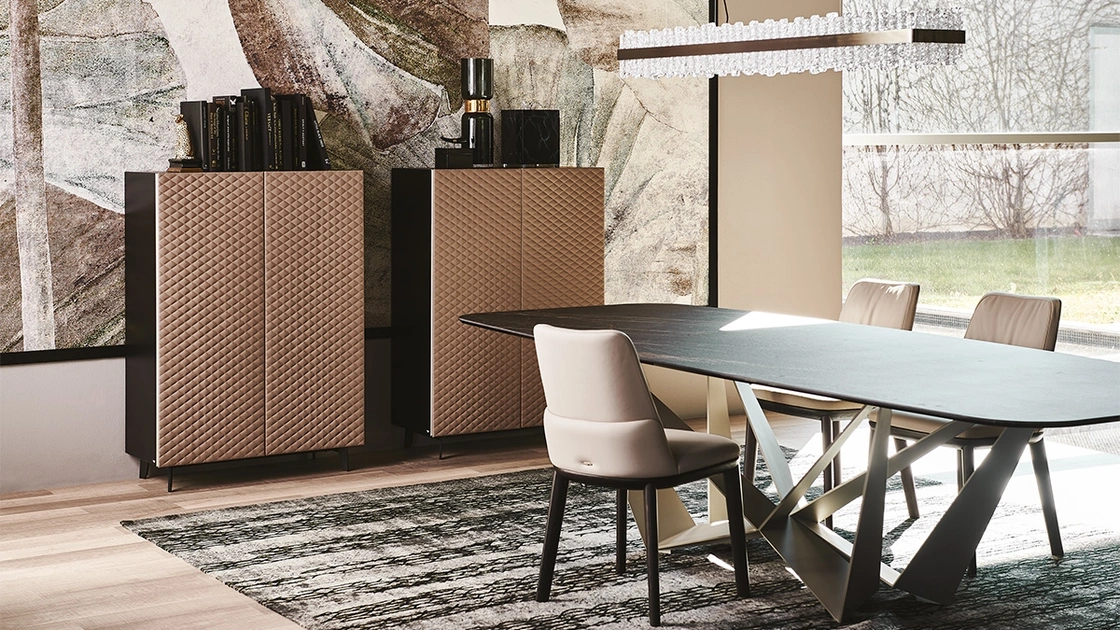 Madia Tiffany in legno con ante rivestite in pelle trapuntata di Cattelan Italia