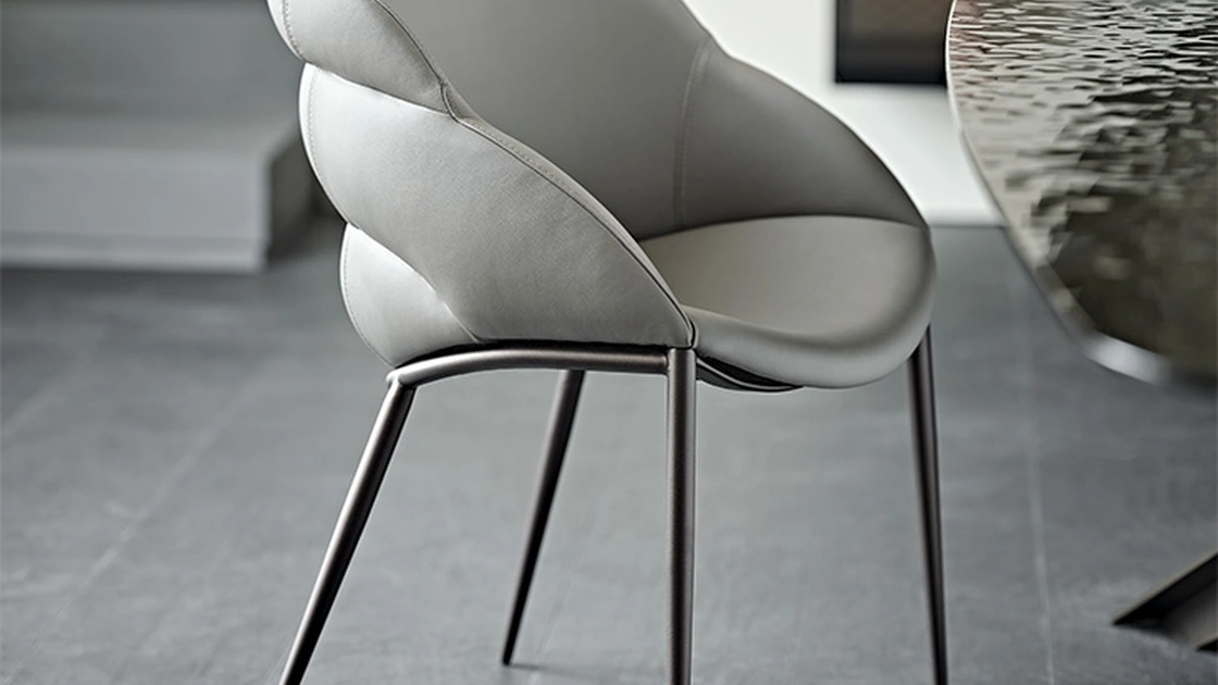 Sedia imbottita rivestita in ecopelle Camilla di Cattelan Italia