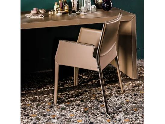 Sedia in cuoio con braccioli Margot Cattelan Italia