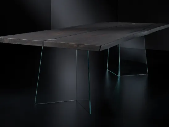 Tavolo Vero V Glass con top in legno massello e base in vetro extra chiaro di Arte Brotto