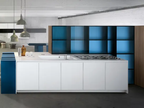 Cucina Design con penisola Glas in Vetro finitura Bianco e Blu di Key Cucine