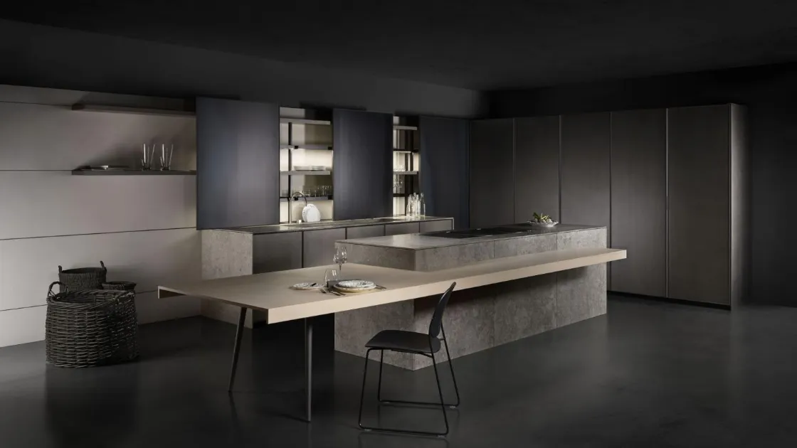 Cucina Design con isola Nordica in Pietra Grigia di Vicenza e Abete sbiancato di Key Cucine